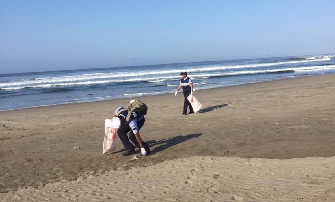 Ayuda Semar a limpiar playas en Michoacán y BCS