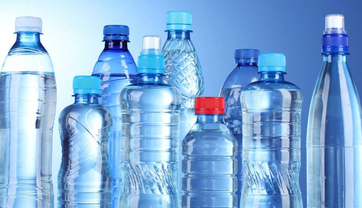 Hasta 19 marcas de agua potable ofrecen en sus etiquetas beneficios no demostrados: PROFECO