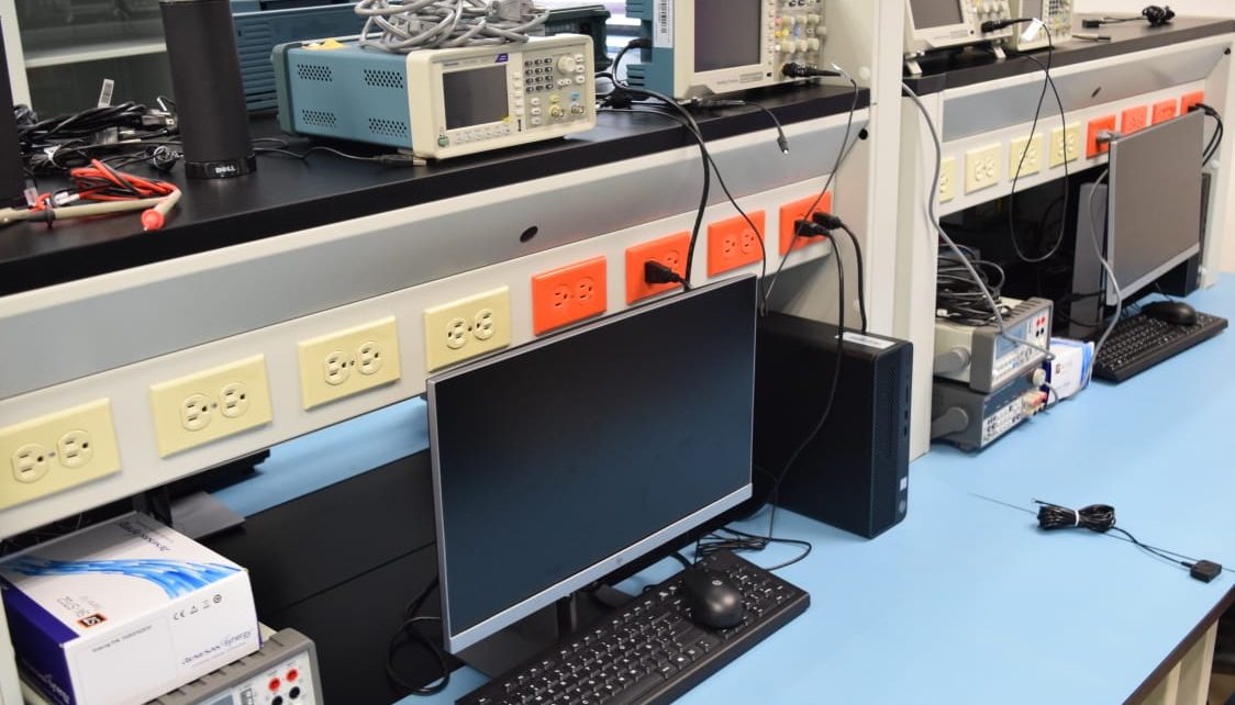 Se inauguró Laboratorio de Software Embebido Super9 TV