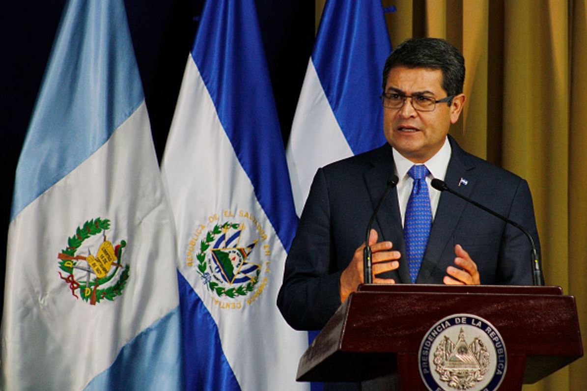Presidente de Honduras es internado en hospital por neumonía tras contraer coronavirus