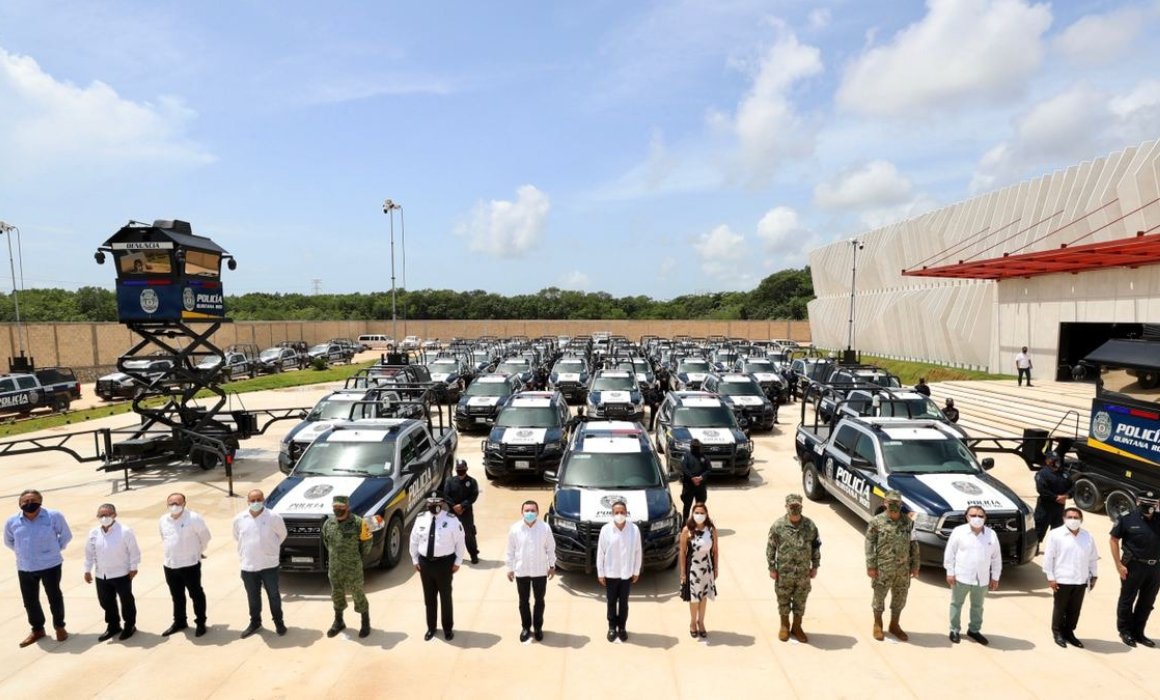 Entrega gobernador 70 patrullas equipadas a Policía Quintana Roo