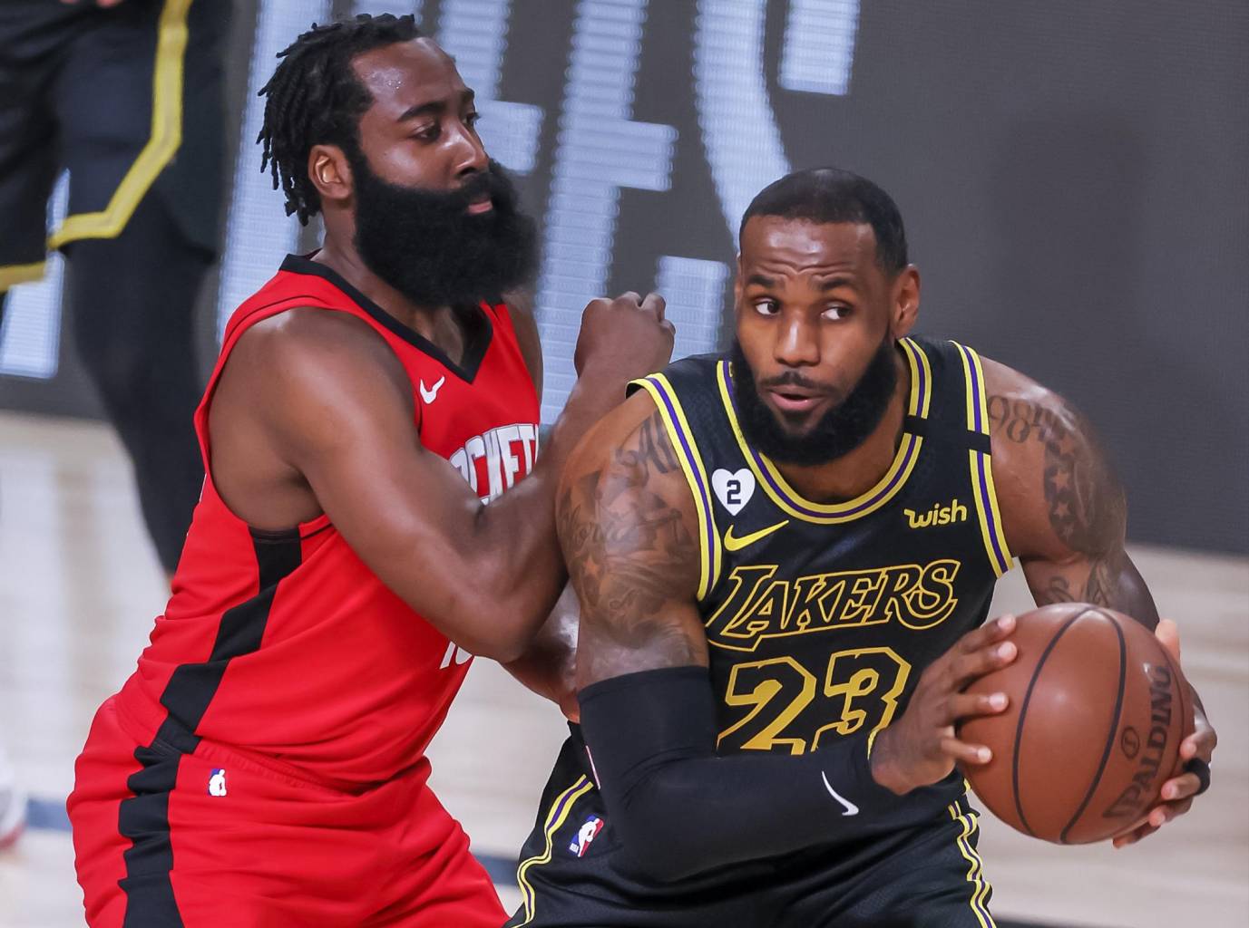 Los Angeles Lakers derrotan a Houston Rockets por 117-109