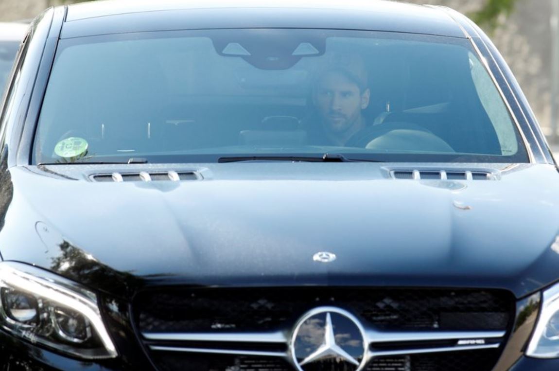 Lionel Messi se presentó a su primer entrenamiento en Barcelona luego de su conflicto con el club