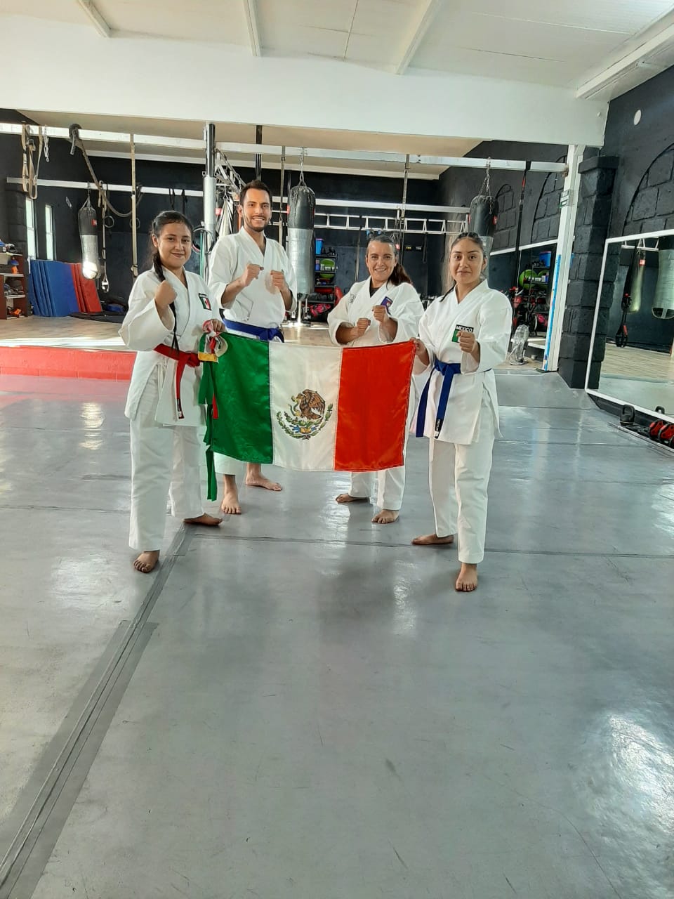 Queretanos ganan medallas en Panamá Open Karate & Parakarate