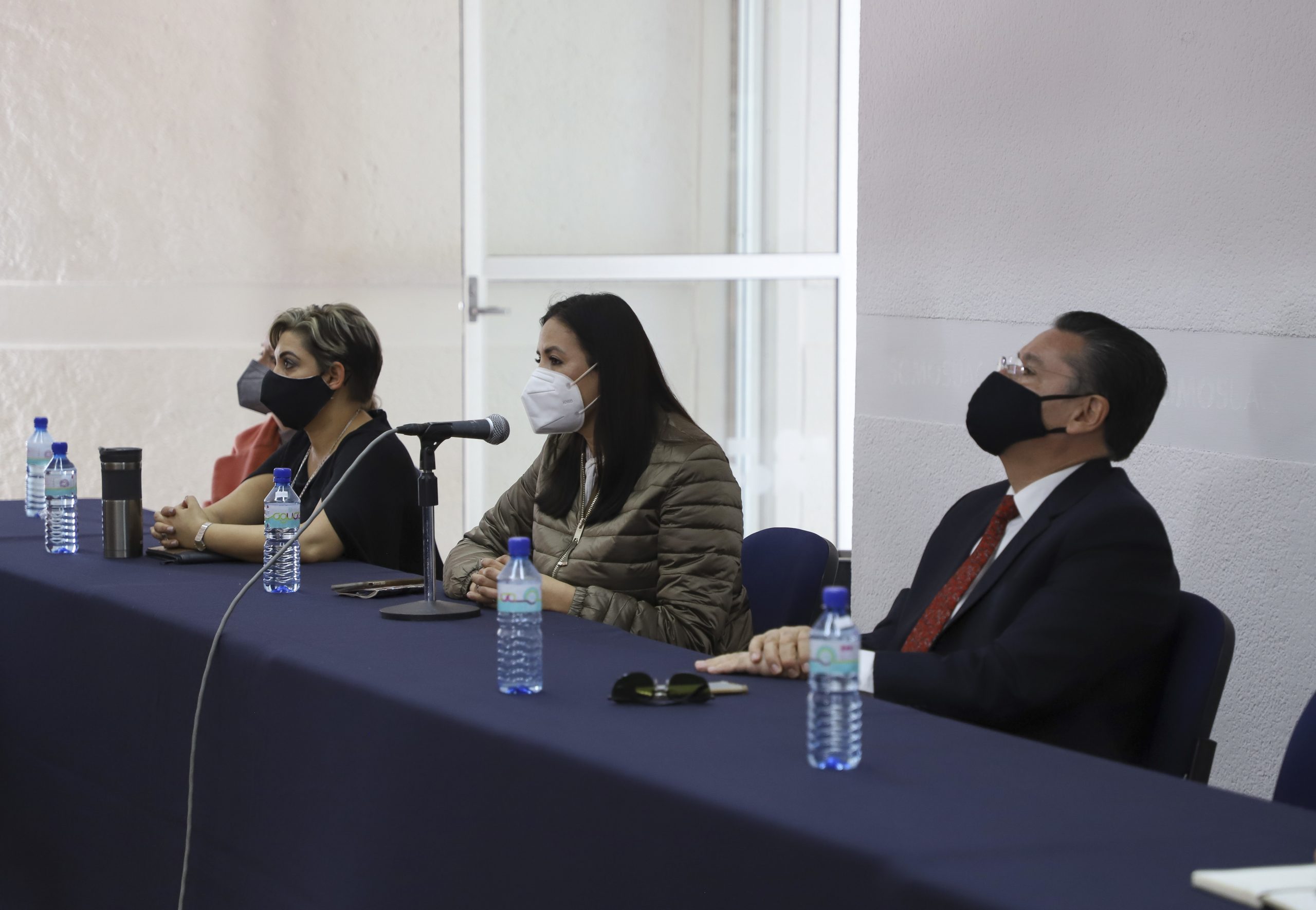 Autoridades de la UAQ sostienen reunión con diputados locales