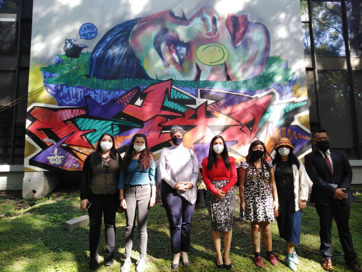 Inauguran en UAQ murales hechos por mujeres exponentes del arte urbano