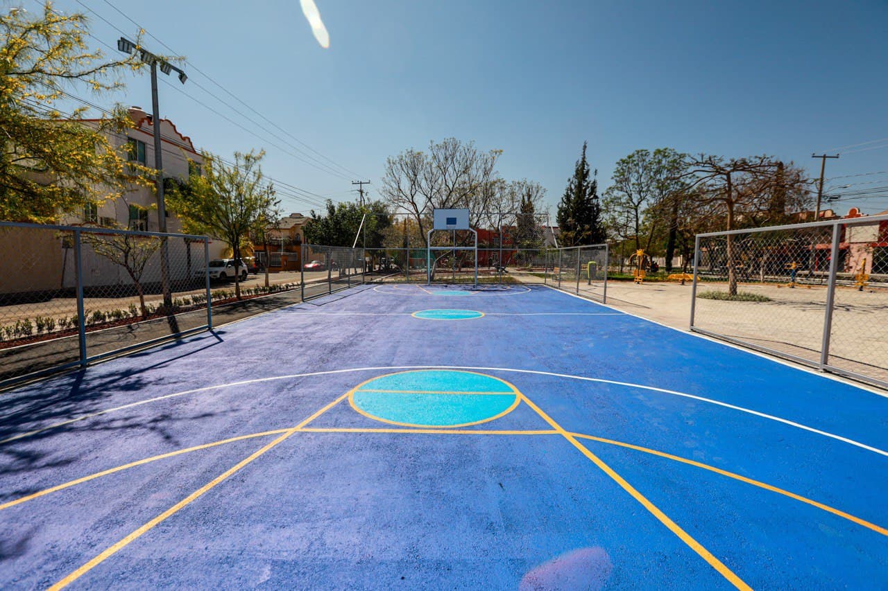 Se entregó el rehabilitado parque de Plazas del Sol