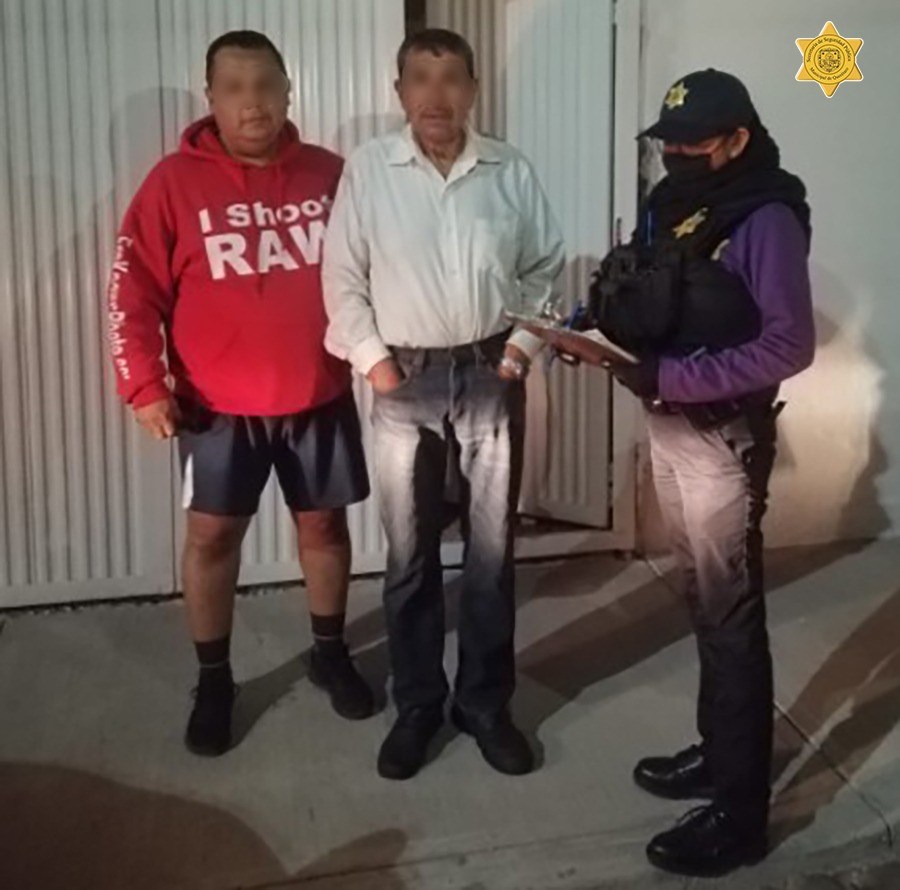 Policías de la SSPMQ ayudan a regresar a casa a adulto mayor