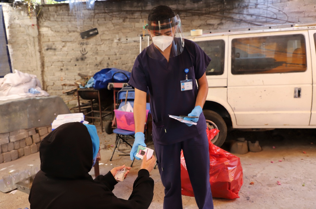 Continúa la entrega de oxímetros para pacientes sospechosos o con COVID-19