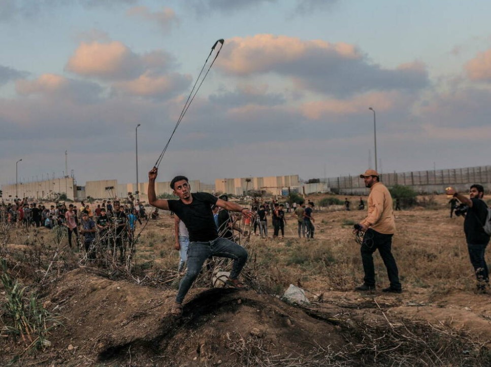Israel bombardea Gaza en respuesta a globos incendiarios