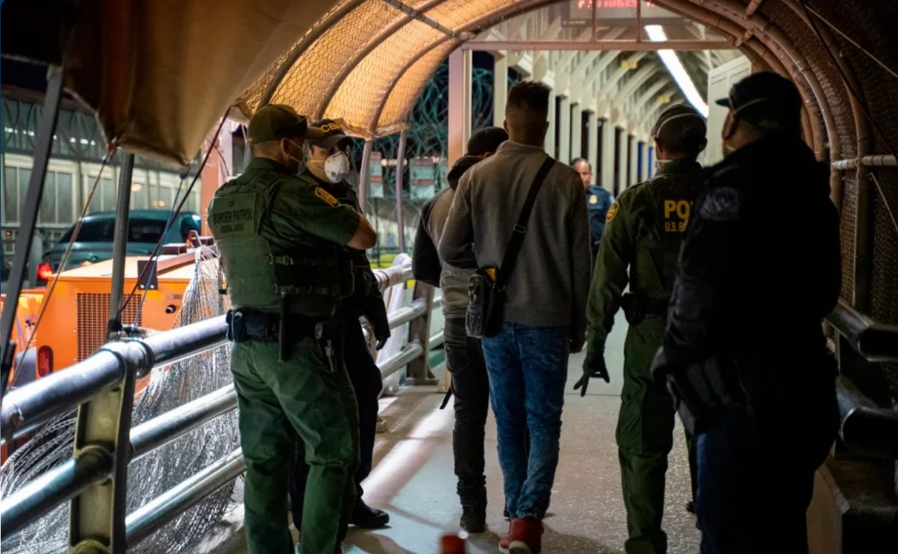 Justicia de E.U.A. autoriza seguir expulsando migrantes