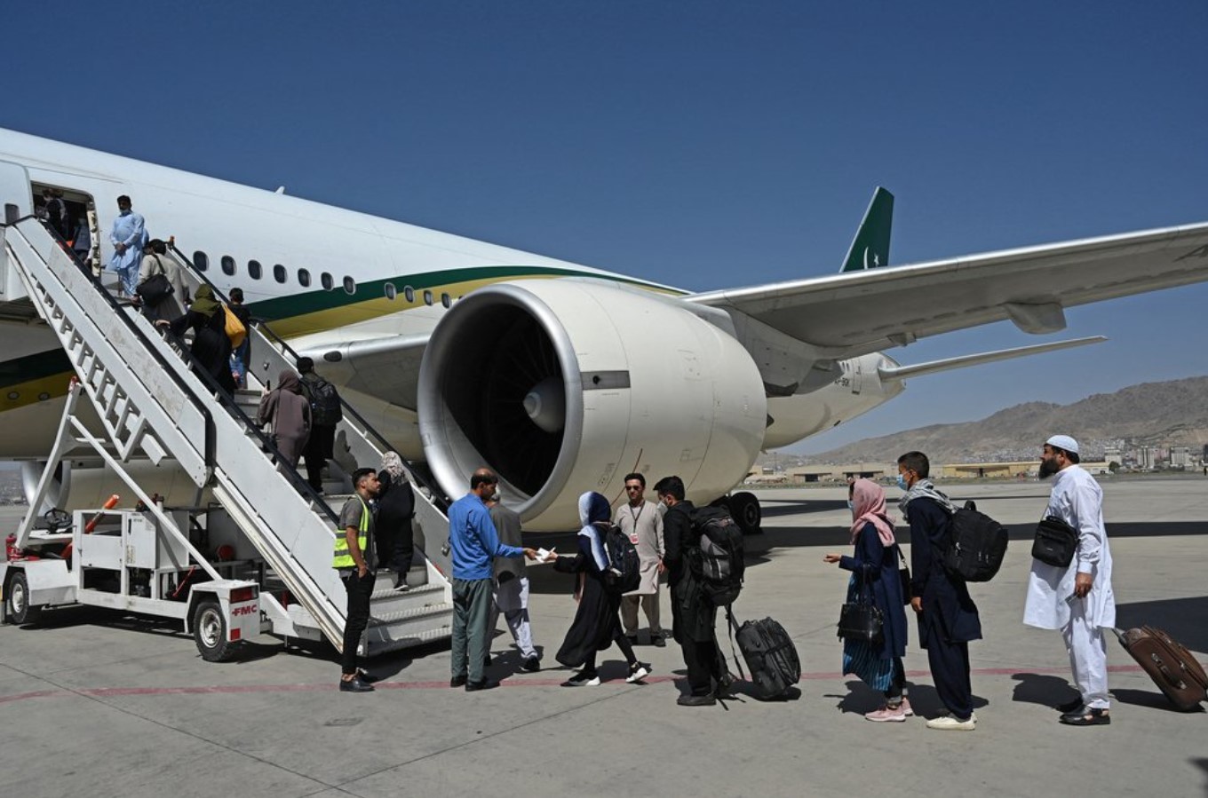 Aterriza en Kabul primer vuelo comercial internacional desde la toma de poder de los talibanes