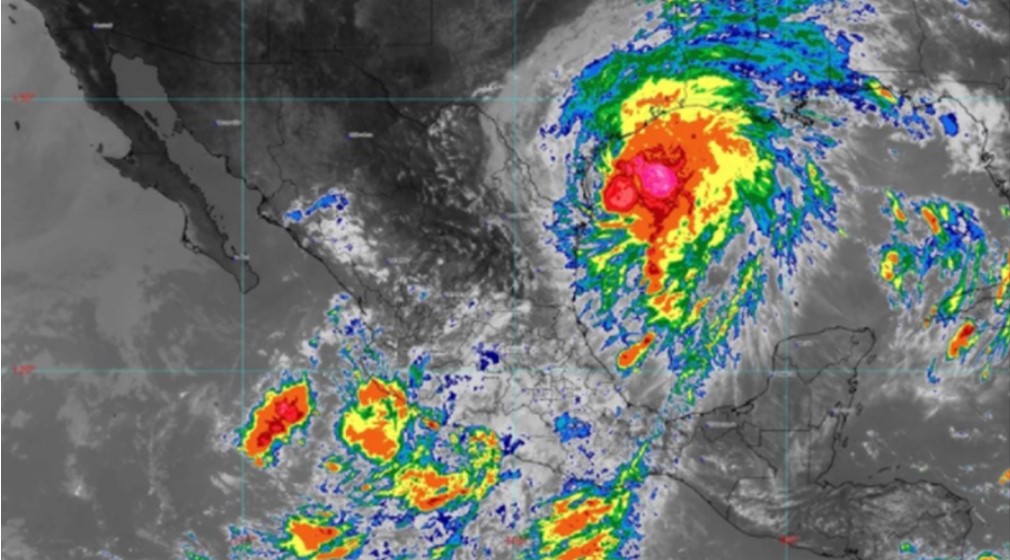Camino a Houston, Nicholas se convierte en huracán