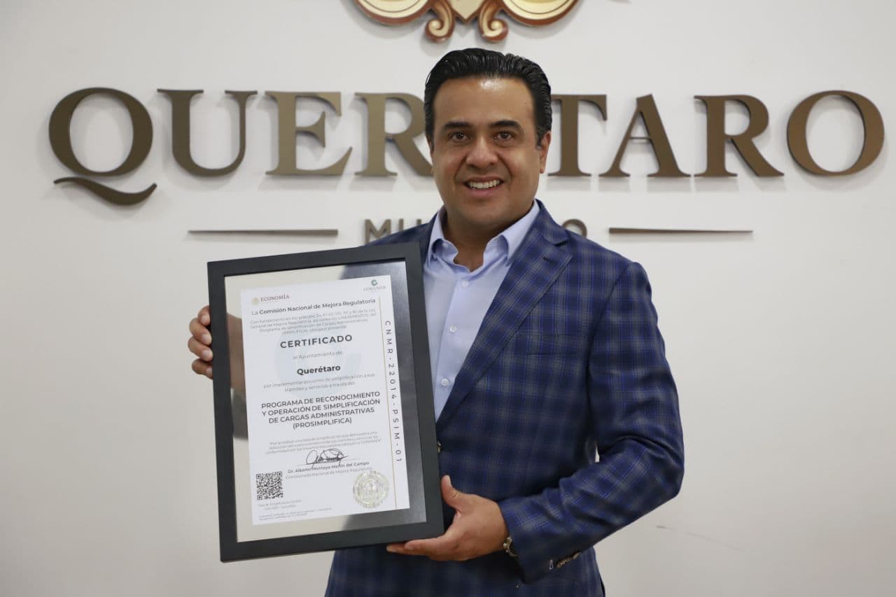 Recibe Luis Nava el certificado PRO-SIMPLIFICA para el Municipio de Querétaro