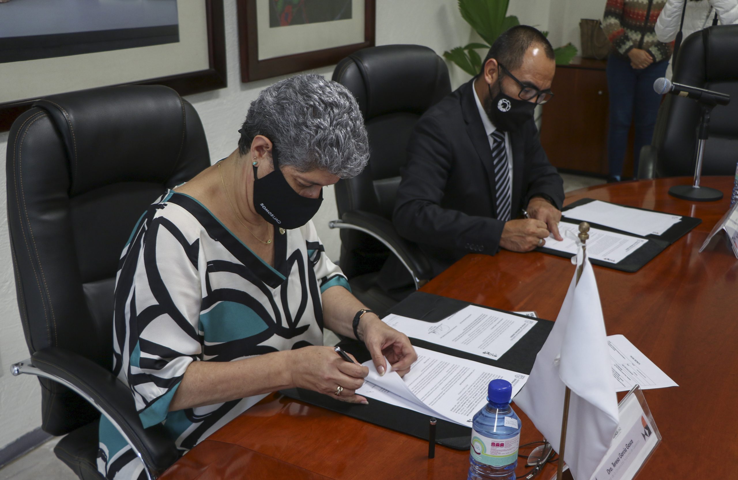 UAQ firma convenio de colaboración con Canacintra SJR