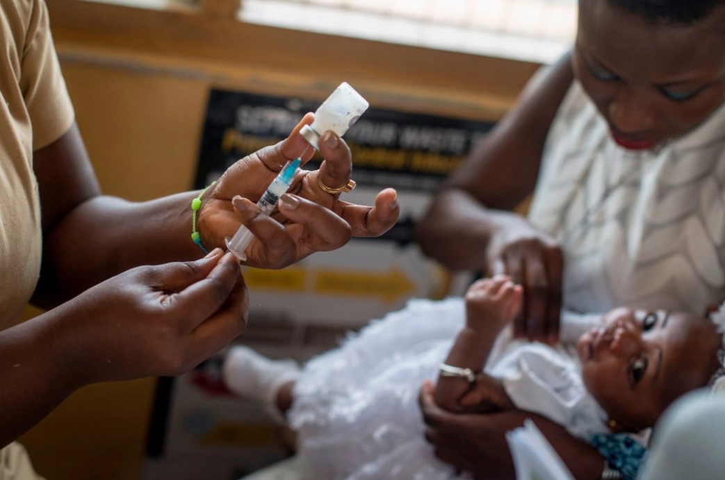 OMS recomienda aplicar primera vacuna contra la malaria a niños en África