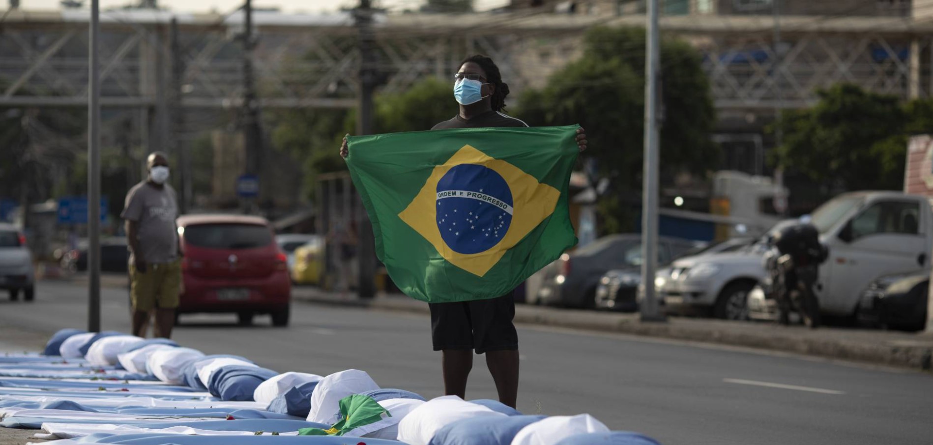 Brasil reporta el menor número de muertes diarias por covid-19 en 19 meses