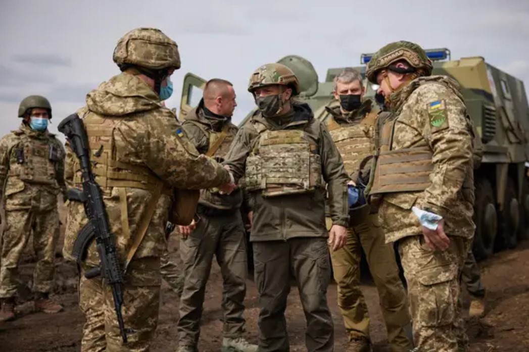 E.U.A. y Francia preocupados por actividad militar rusa en Ucrania
