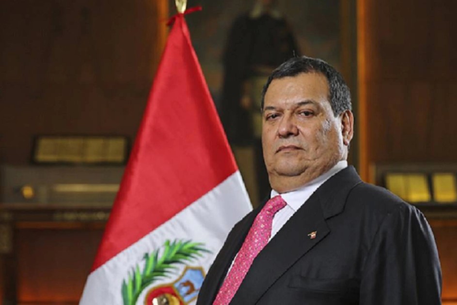 Ministro de Defensa de Perú presenta renuncia