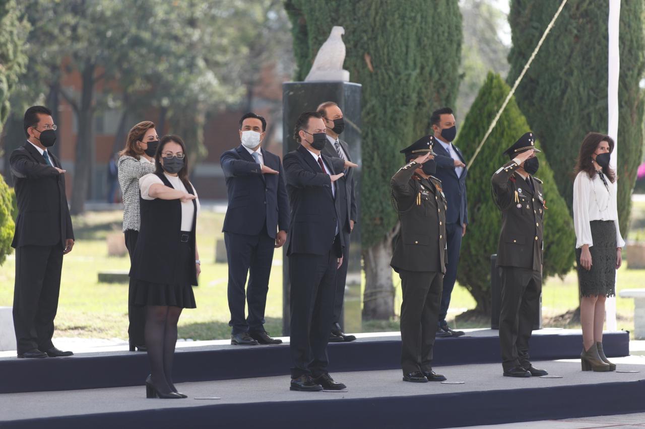 Asiste Gobernador a toma de posesión del comandante de la XVII Zona Militar