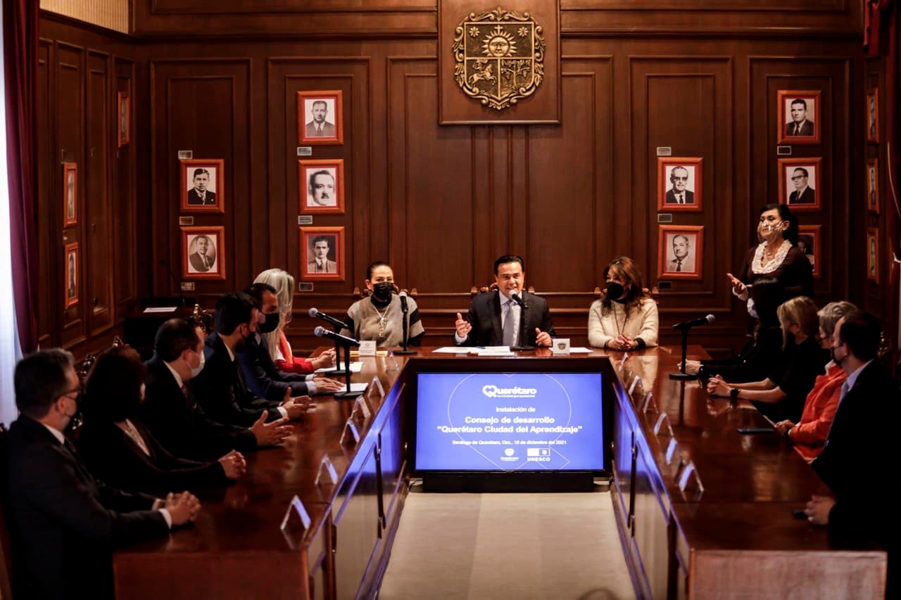 La educación es la llave para abrir oportunidades y cerrar brechas sociales: Luis Nava