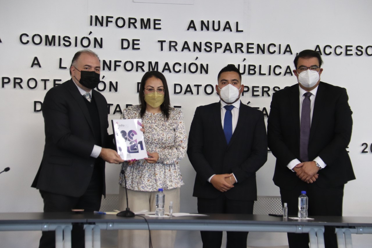 Presidenta de la Mesa Directiva, diputada Beatriz Marmolejo Rojas, recibió el Informe Anual de la Comisión de Transparencia, Acceso a la Información Pública y Protección de Datos Personales del Estado de Querétaro