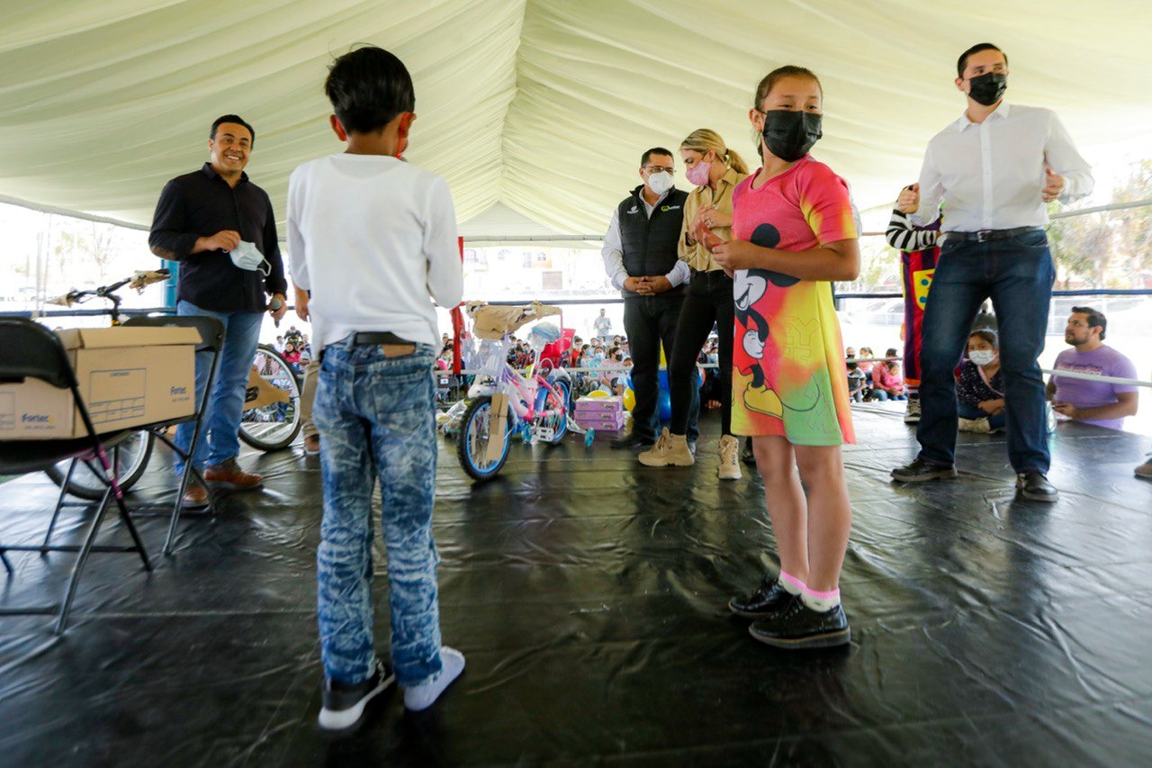 Celebra Luis Nava el Día del niño en Santa Rosa Jáuregui