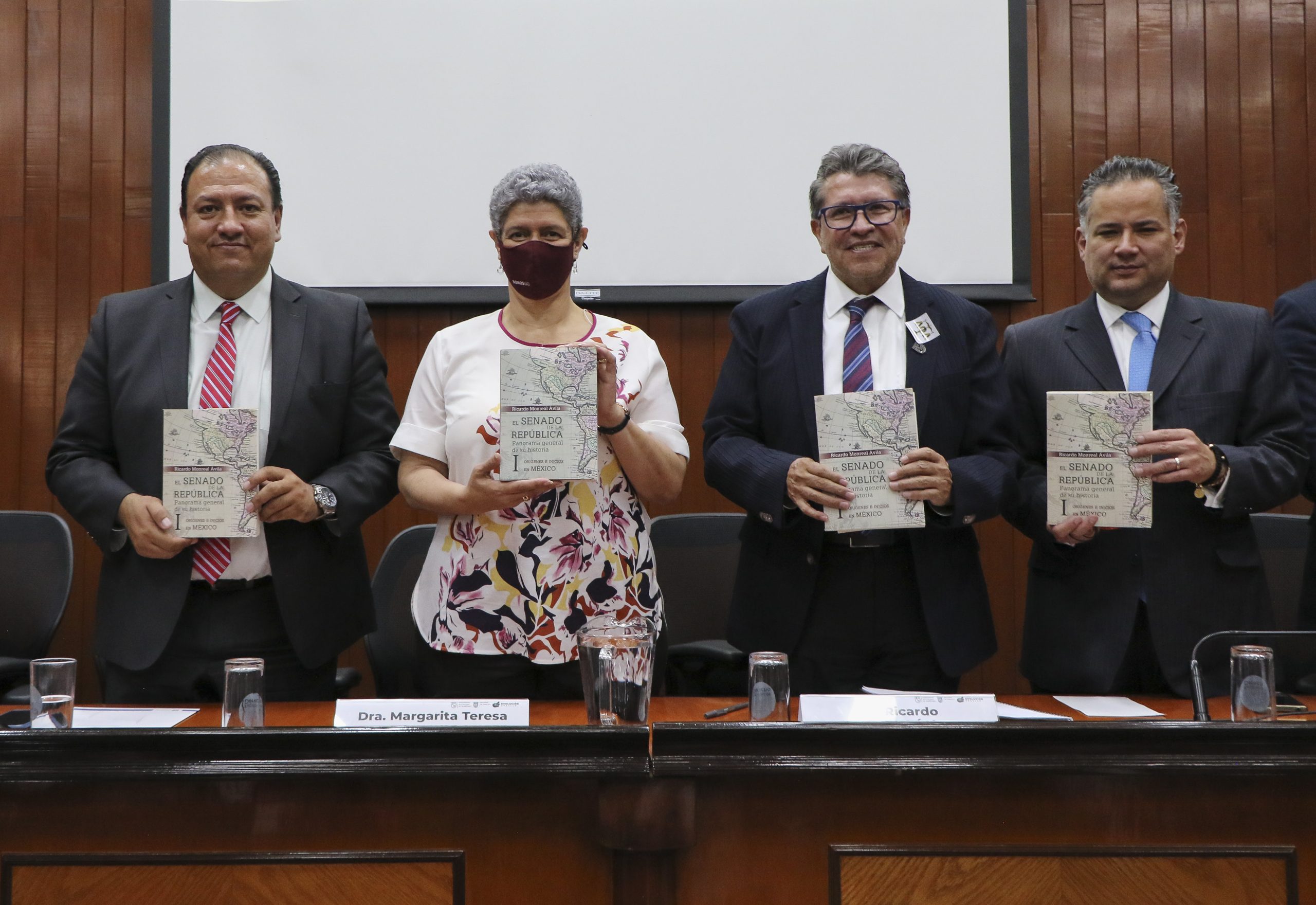 Se presenta en la UAQ libro sobre historia del Senado