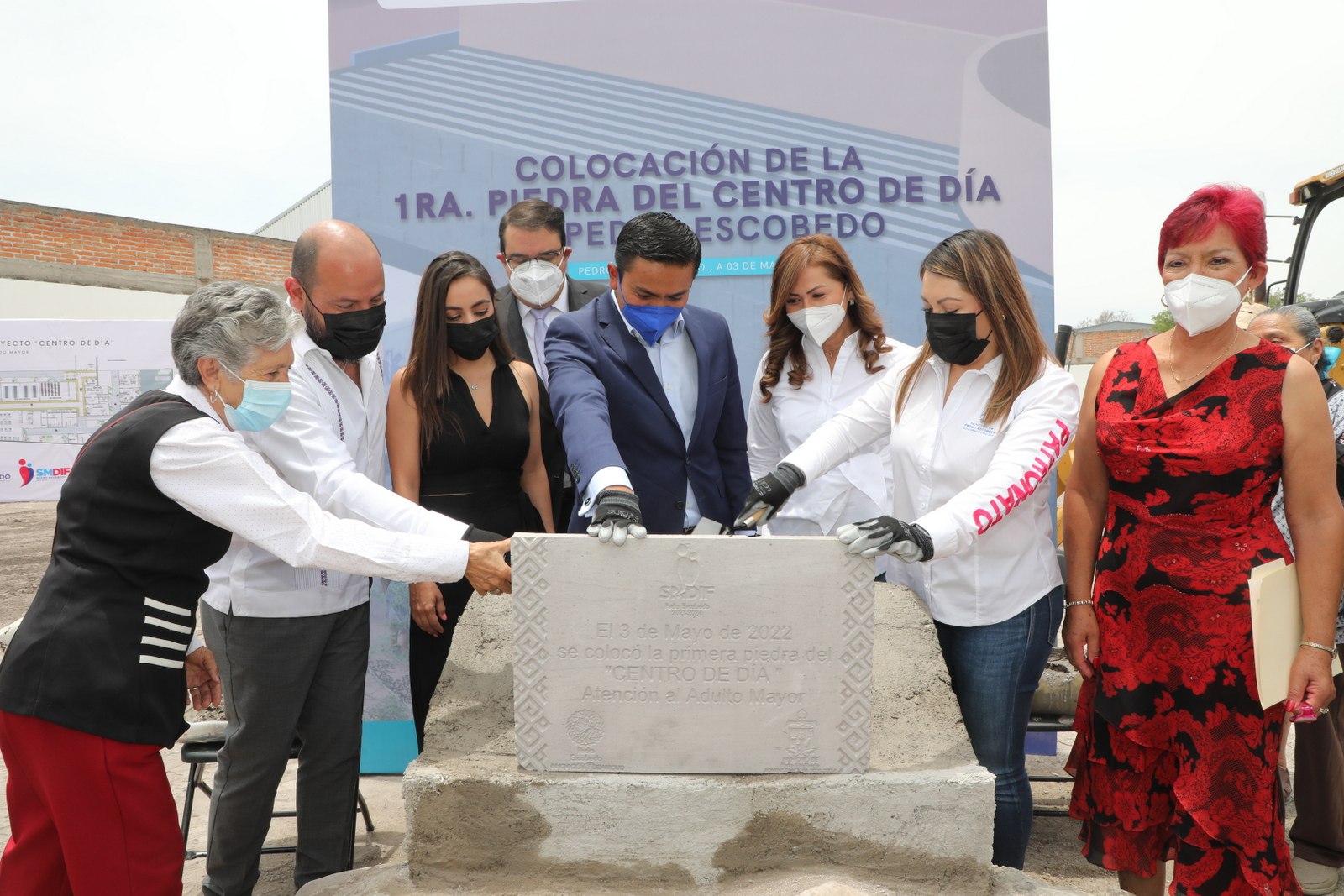 Colocan autoridades primera piedra del Centro de Día del municipio de Pedro Escobedo