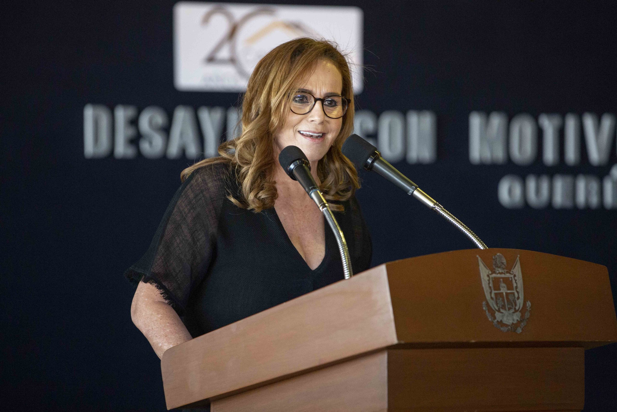 Conmemora Gobernador 20 aniversario de CANADEVI Querétaro