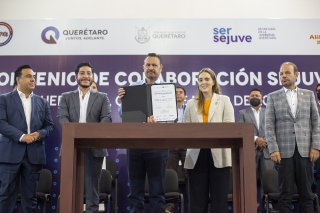 Atestigua Gobernador firma de convenio de colaboración entre Aldeas Digitales Alibaba y SEJUVE