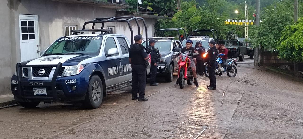 Corporaciones policiacas realizan operativo frontera en la Zona Neblinas.