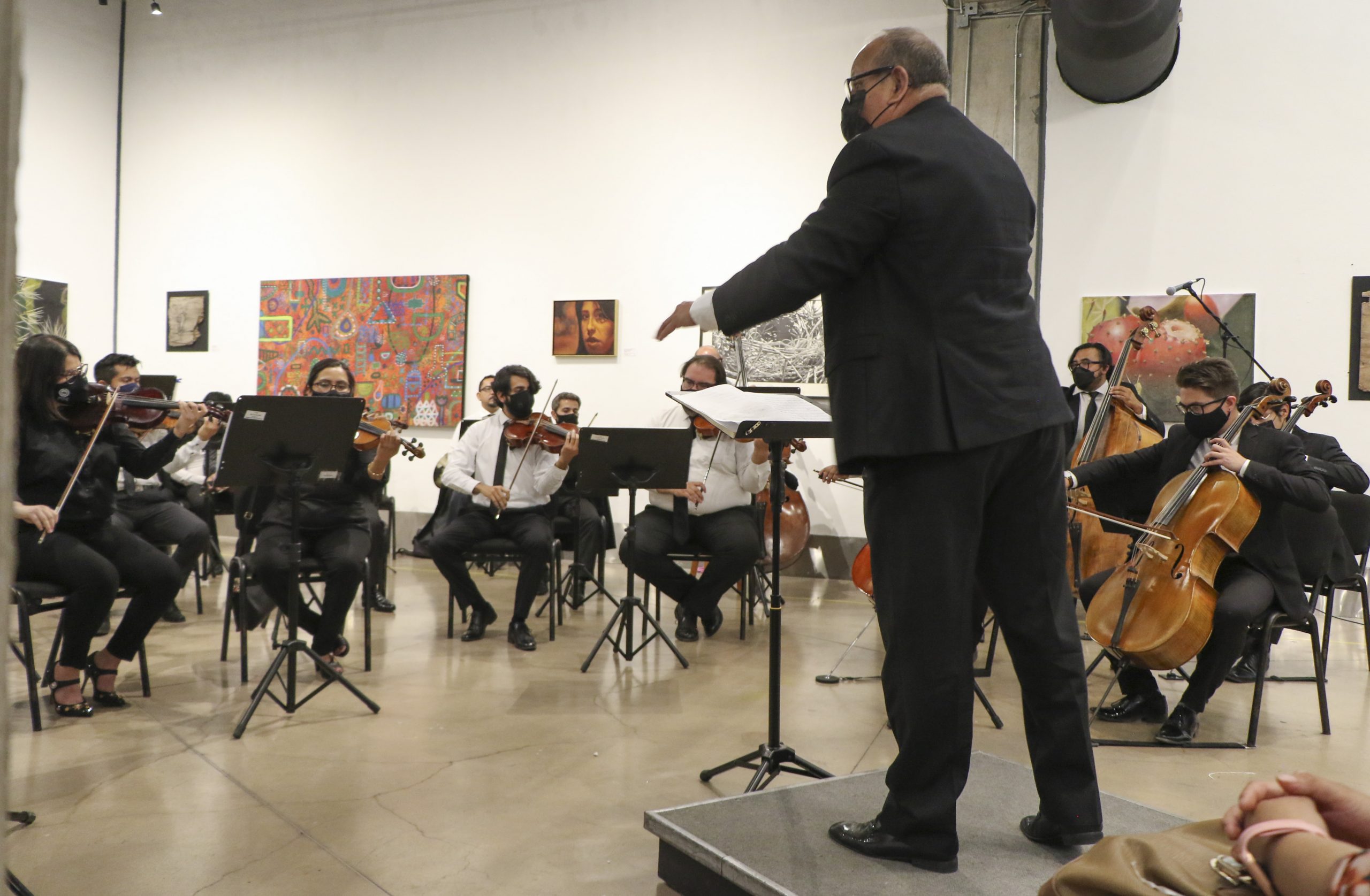 Celebra Orquesta de Cámara UAQ concierto en el CECEQ