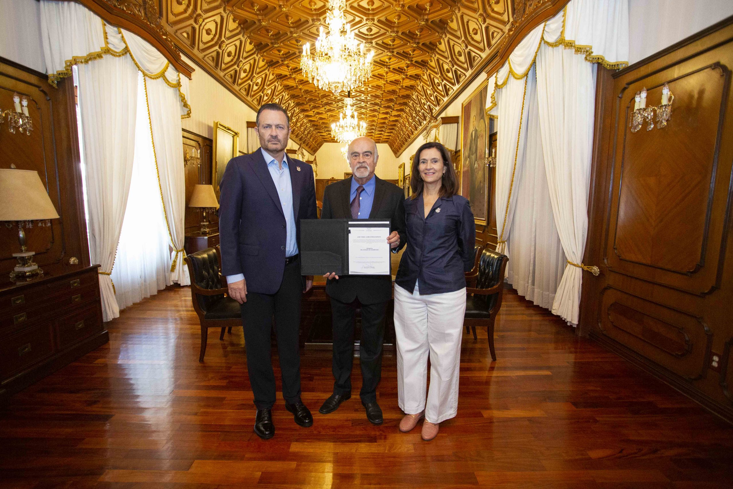 Nombra Gobernador a Jaime Zúñiga como cronista del estado