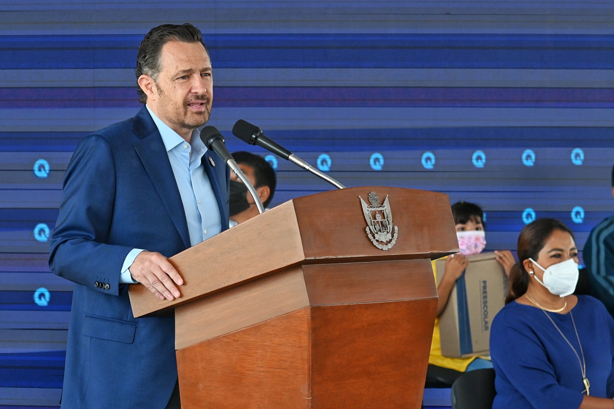 Anuncia Gobernador programa para dotar con Internet a todas las escuelas públicas de educación básica