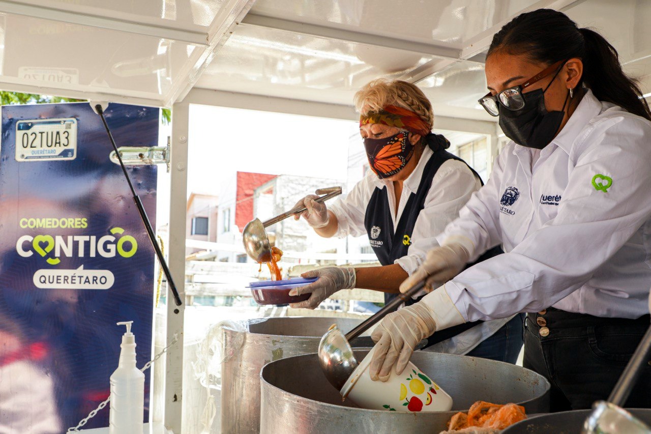 Comedor Contigo lleva 400 porciones de alimentos a la colonia Ex Hacienda Santa Ana