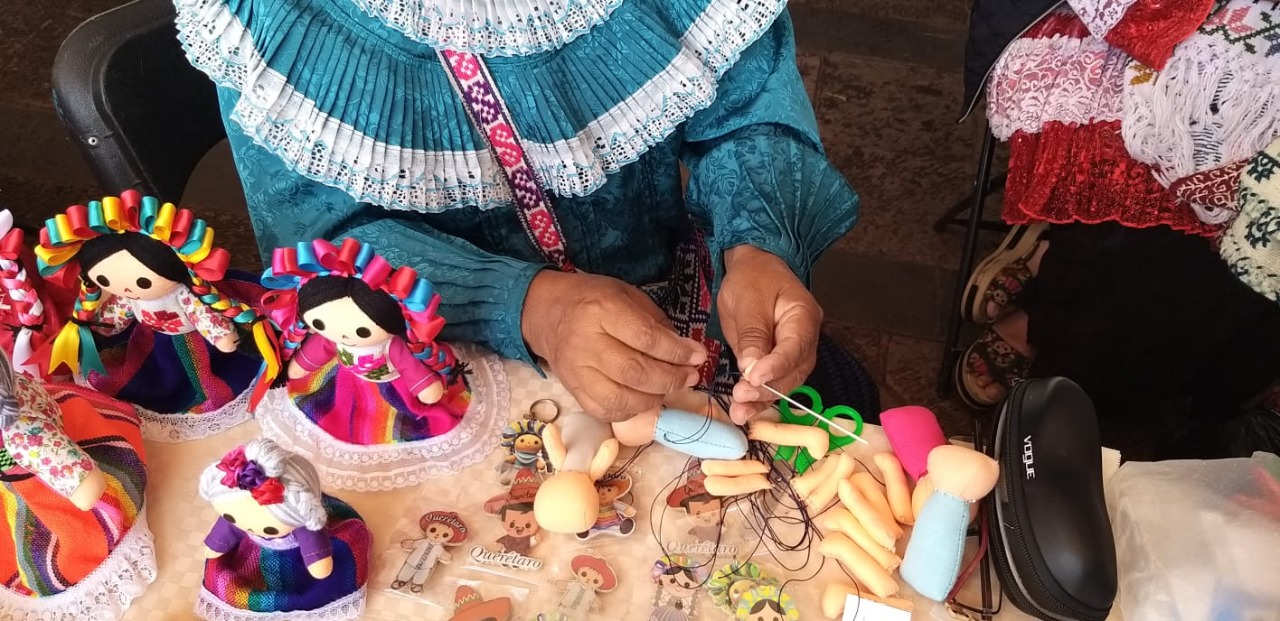 Inicia la Feria Artesanal «Querétaro y sus Culturas» en el Jardín Guerrero