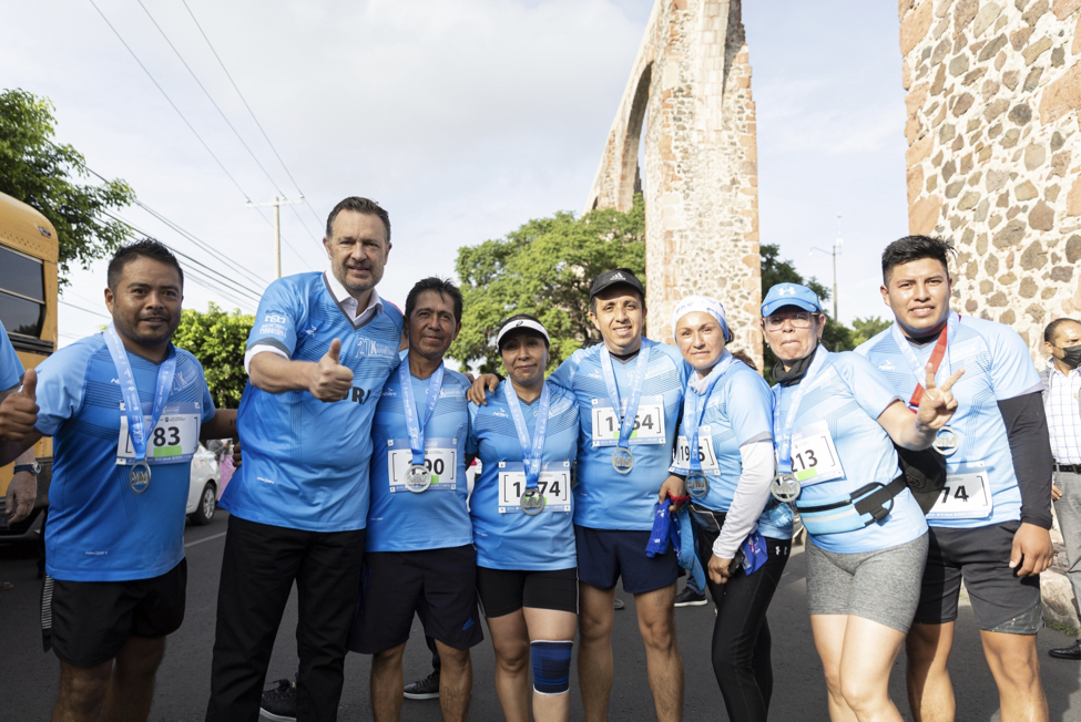 Reconoce Gobernador a participantes de los 21k Medio Maratón