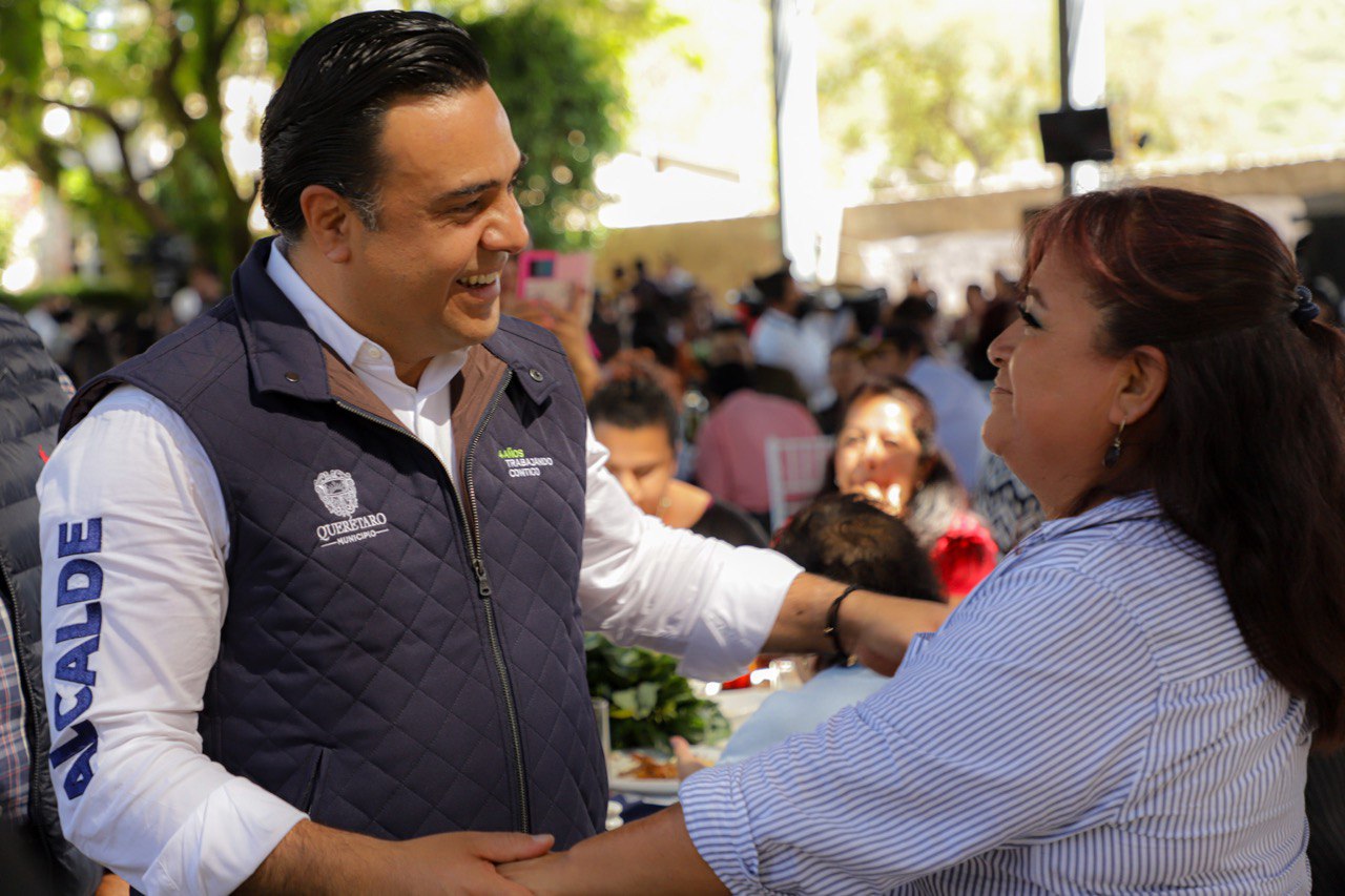 Reconoce Luis Nava compromiso social de comerciantes, locatarios y tianguistas