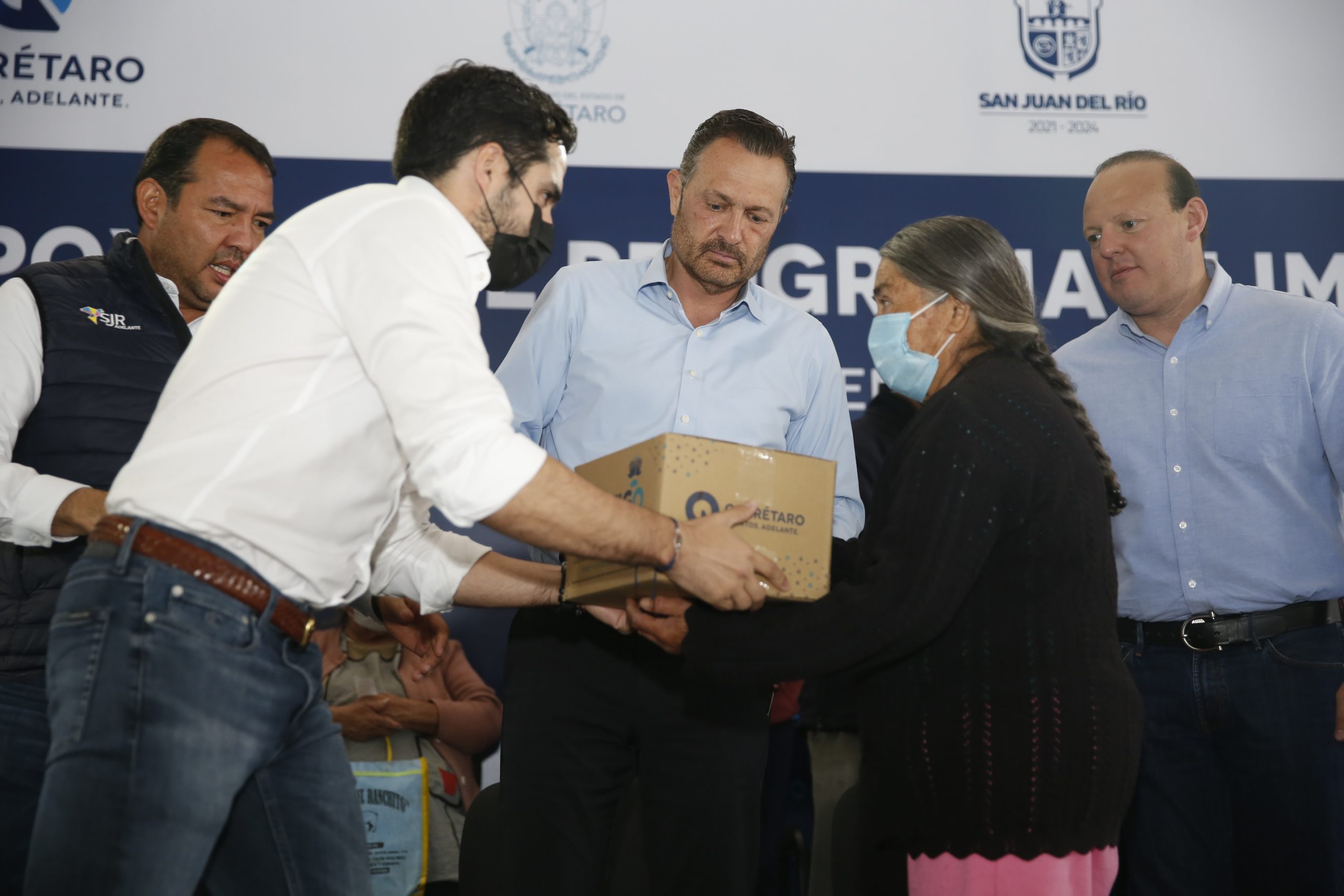 Encabeza Gobernador entrega de apoyos del Programa Alimentario de Desarrollo Social en San Juan del Río