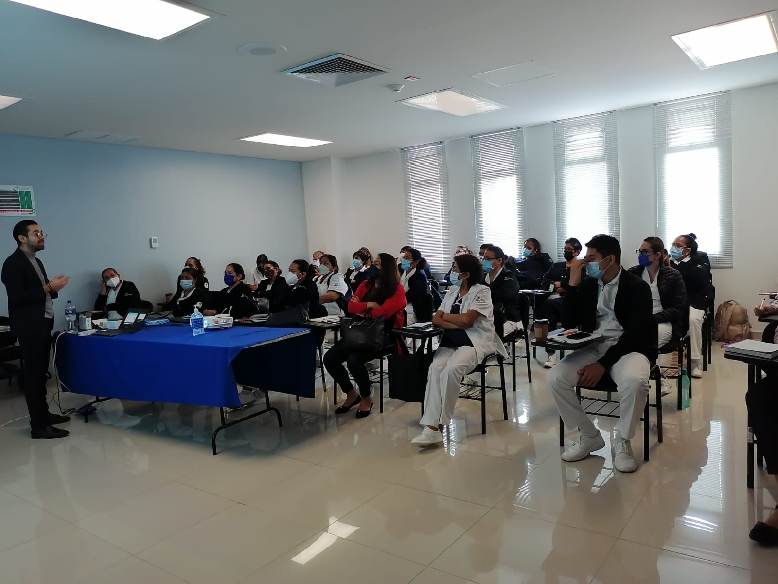 Realiza SESA curso de esterilización de dispositivos médicos, en plasma