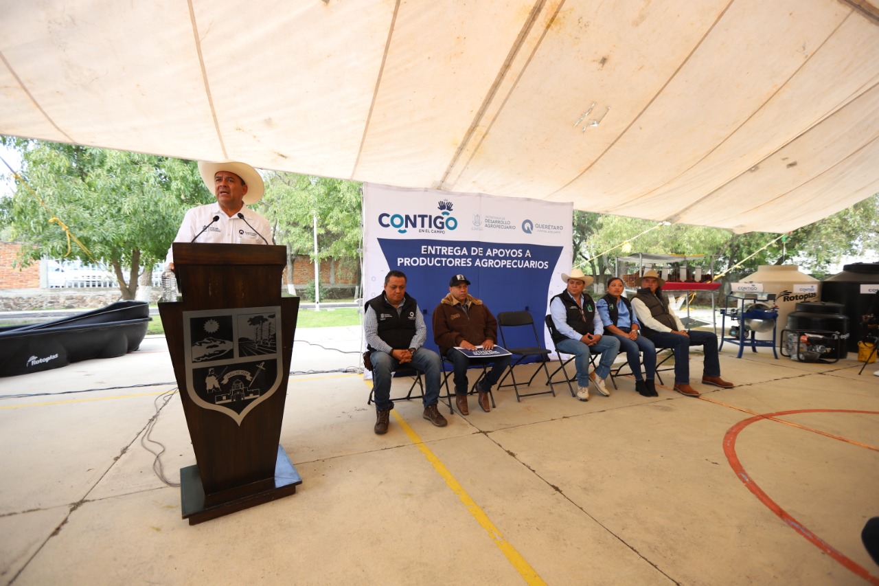 SEDEA entrega apoyos a productores del campo de Huimilpan