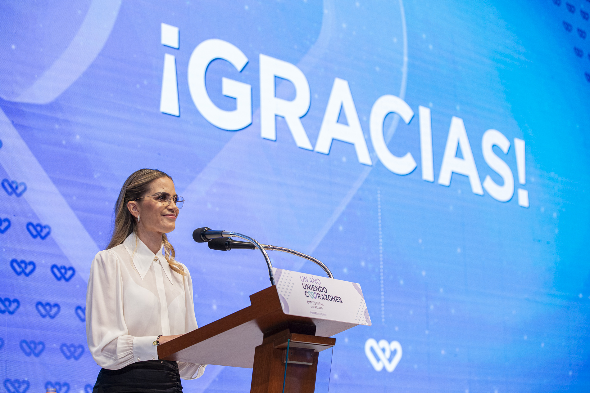Presenta Car Herrera de Kuri 1er. Informe al frente del Sistema Estatal DIF