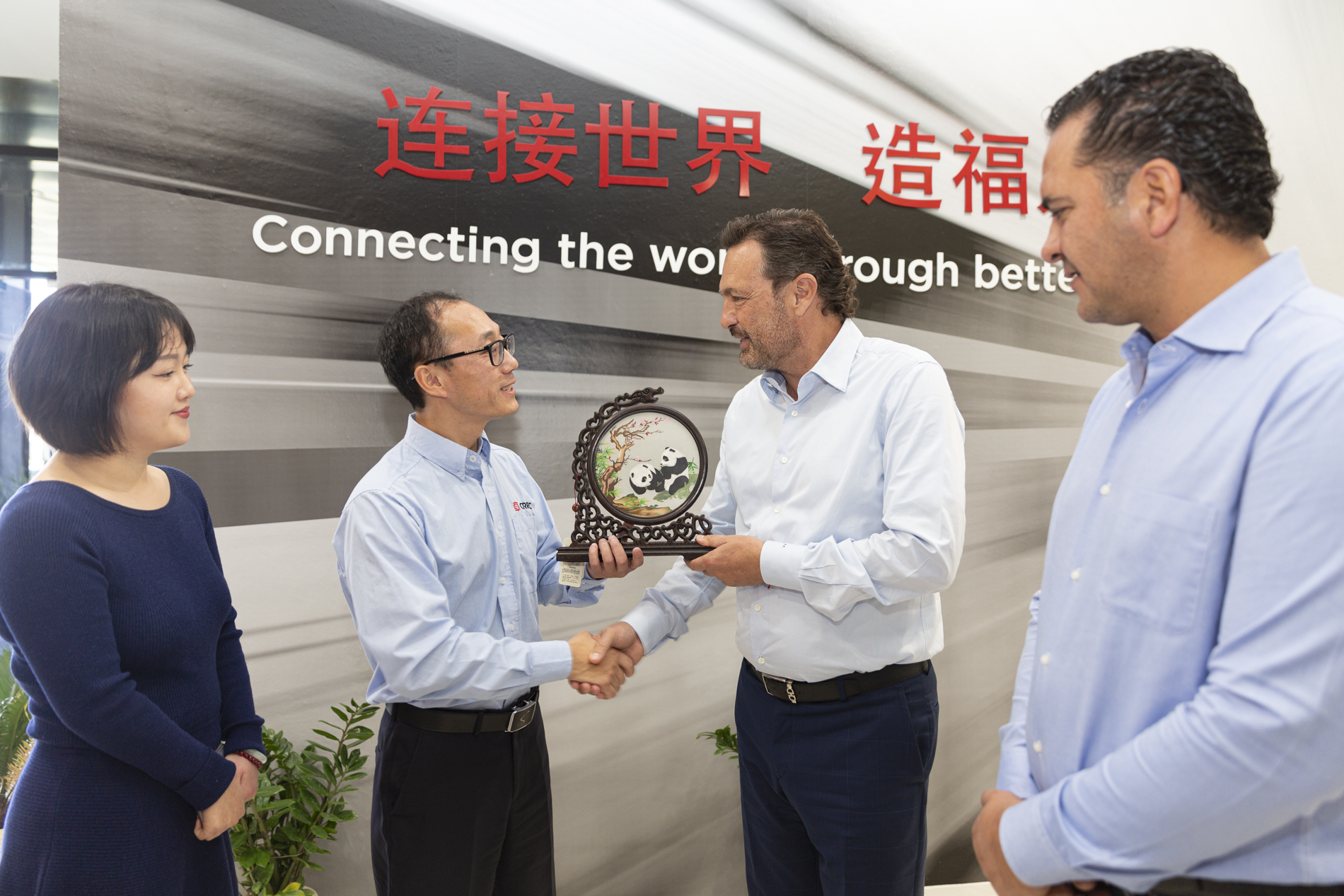 Visita Gobernador planta de ensamble de vagones CRRC