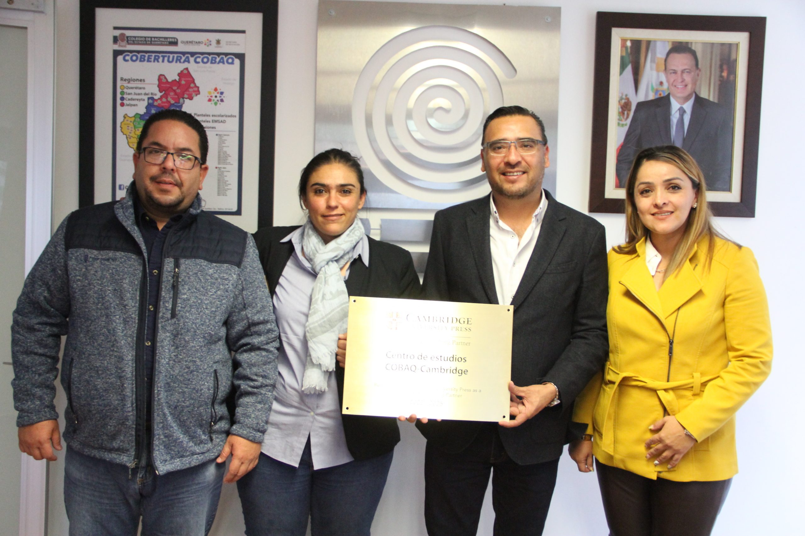 Establece COBAQ nueva alianza con Cambridge