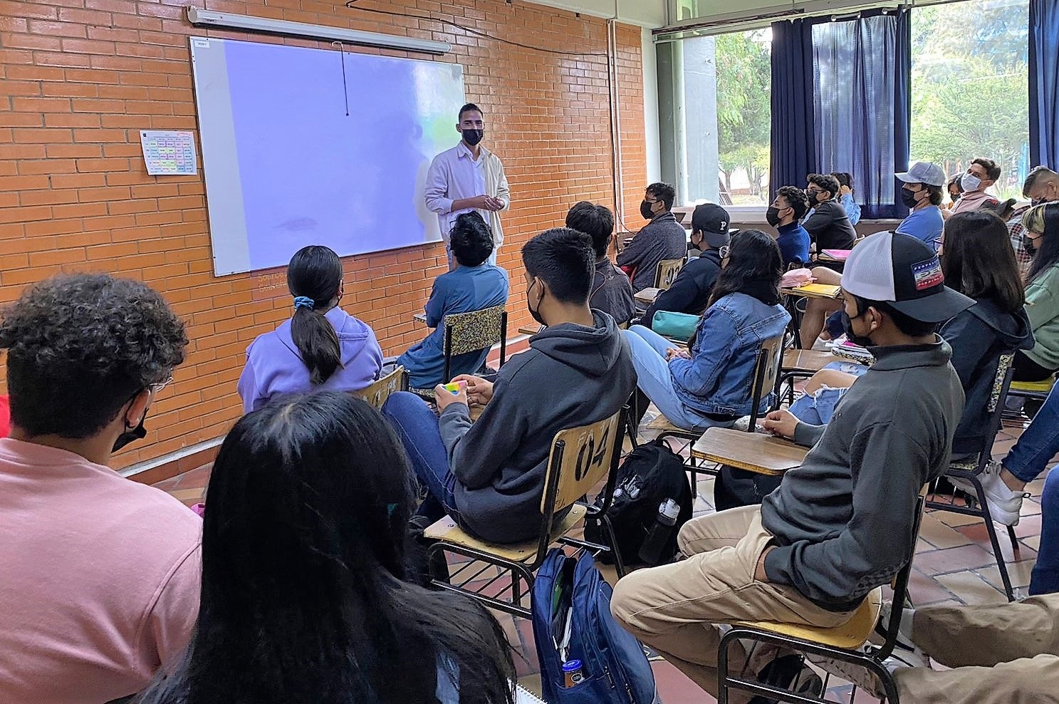 Imparte SESA conferencias de prevención de adicciones a la población estudiantil de la UTEQ