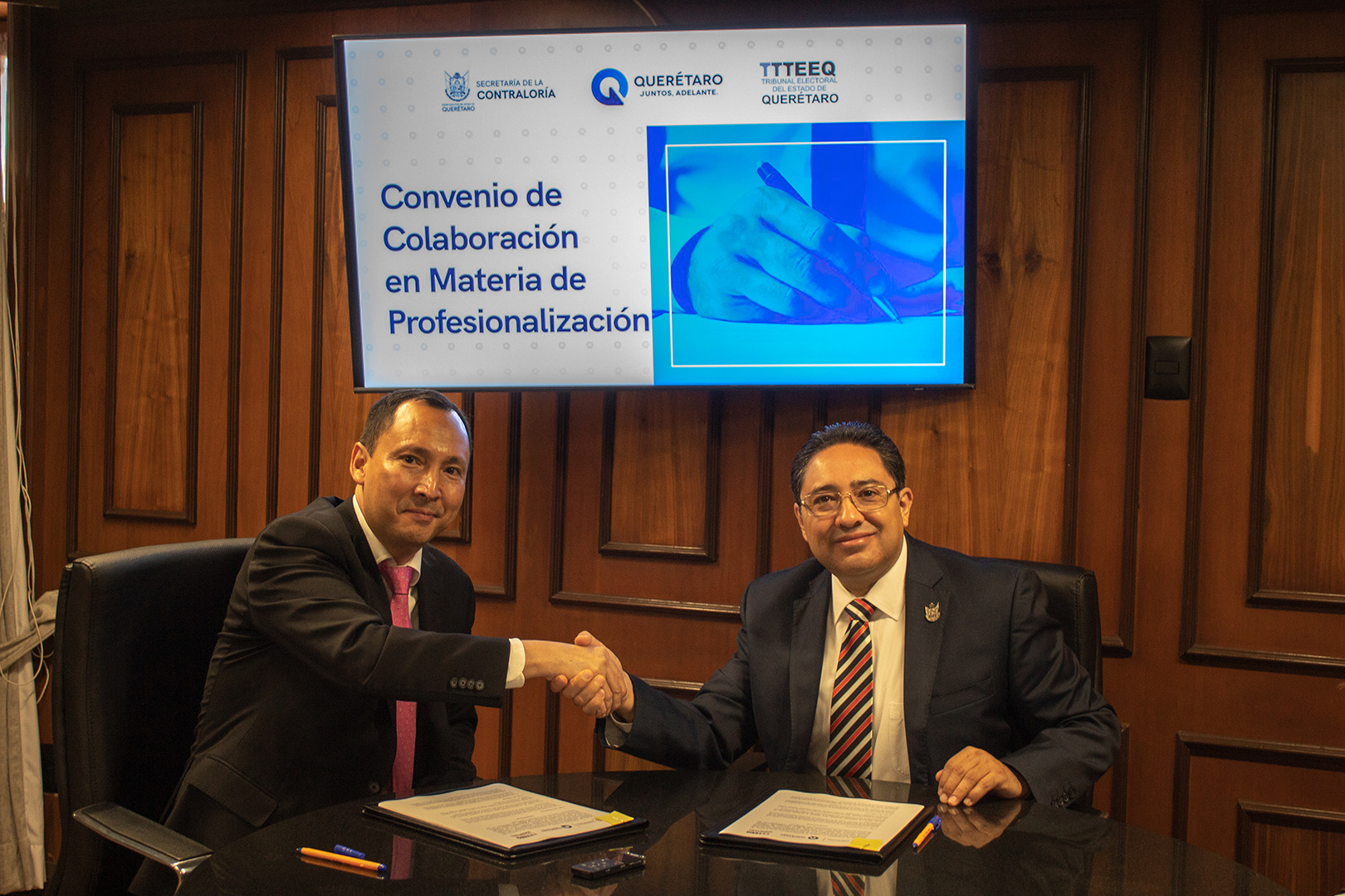 Firman convenio Contraloría y TEEQ en material de profesionalización