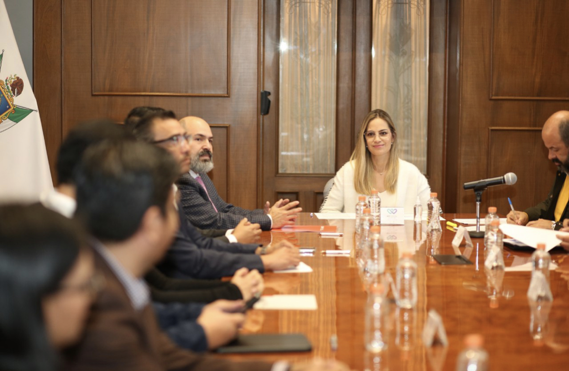 Firma SEDIF convenio educativo con UVM, UPQ y COBAQ