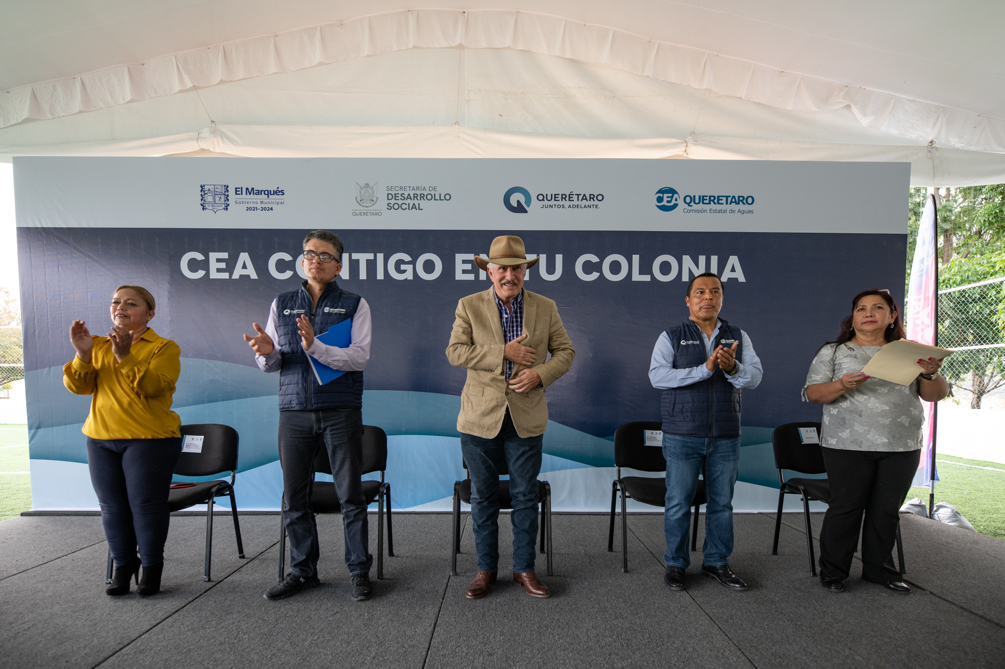 Enrique Vega Carriles encabeza entrega de contratos individuales de agua potable a vecinos de El Mirador y Residencial del Parque