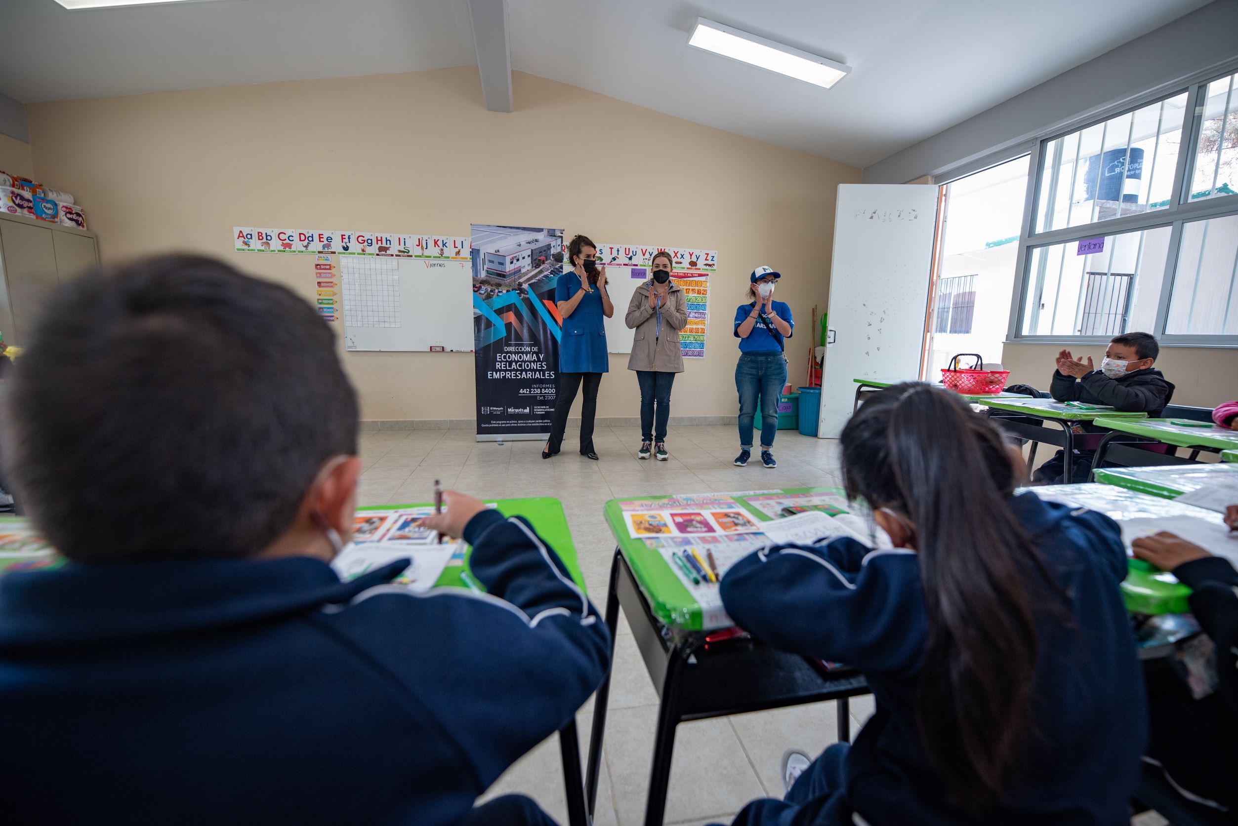 El Municipio de El Marqués lleva a niños de primaria en la comunidad de Lobo, “Escuela para Mascotas”